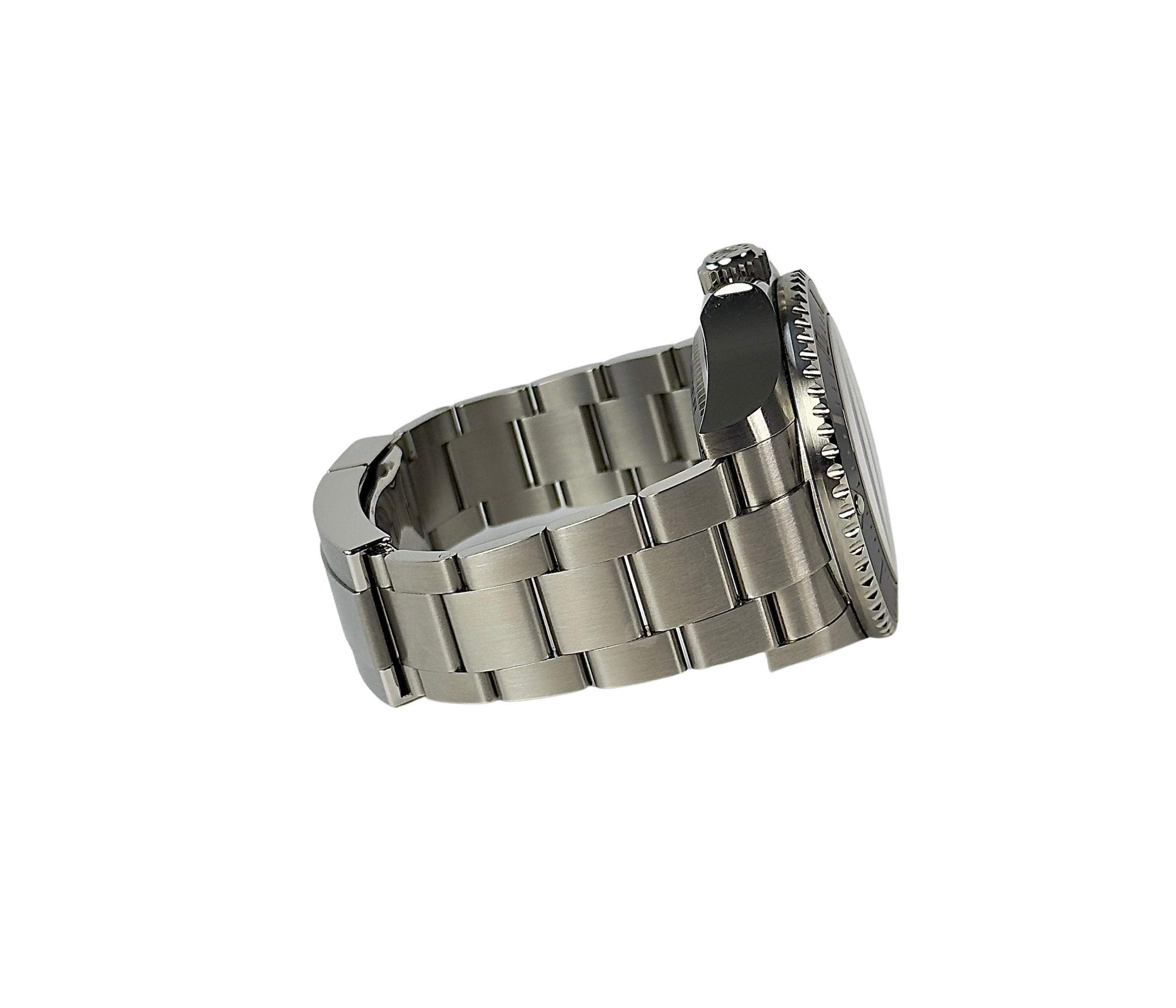 Rolex Sea-Dweller Deepsea 126660 James Cameron (2019) i stål. Det fremstår i mint stand uden brugsspor. Uret måler 44mm og er udstyret med en farvegraduerende blå/sort skive, der symboliserer havets dybde. Uret er vandtæt til imponerende 3900 meter. Kommer som fuldt sæt: Bokse, certifikat, manualer og tag. 