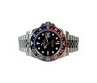 Rolex GMT-Master II 126710BLRO "pepsi" (2022) i stål på Jubilee-lænke med rød/sort GMT-drejekrans. Uret fremstår i utrolig flot stand med få håndteringsspor, 9.5/10. Kommer som fuldt sæt: Bokse, certifikat, manualer, kortholder og hangtag. Uret er omfattet af Rolex World Wide Garanti til april 2027.