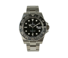 Rolex GMT-Master II 126710GRNR "Bruce Wayne" (2024) i stål på Oysterlænke med sort/grå GMT-krans. Uret fremstår i mint stand, delvist med fabriksstickers, 10/10. Kommer som fuldt sæt: Bokse, omslag, certifikat, manualer, kortholder og hangtag.
Uret er omfattet af Rolex World Wide Garanti til oktober 2029.