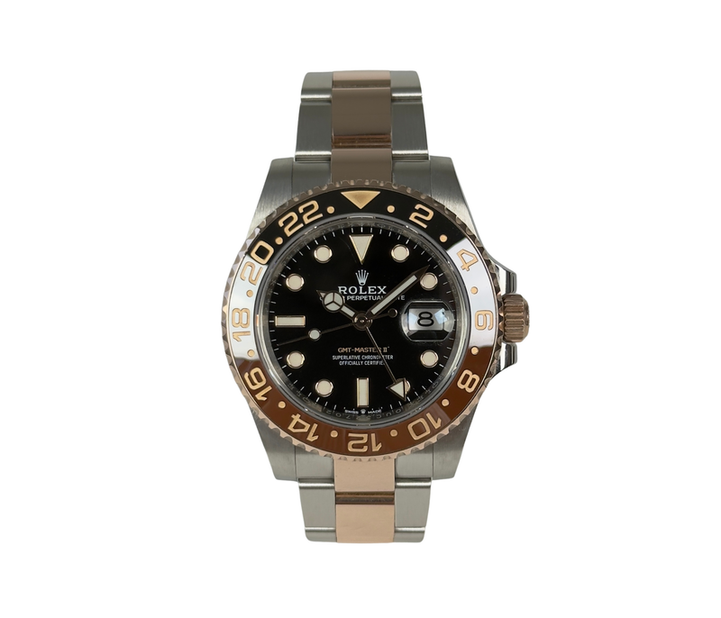 Rolex GMT-Master II 126711CHNR 'Rootbeer' (2020) i rosaguld og stål på Oysterlænke. Uret fremstår i rigtig god stand med mindre brugsspor, 9/10. Kommer som fuldt sæt: Boks, certifikat, manualer, kortholder og hangtag.