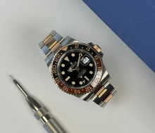 Rolex GMT-Master II 126711CHNR (2021) i stål og rosaguld med Oysterlænke. Uret fremstår i alm. god stand, 8/10. Kommer som fuldt sæt: Bokse, certifikat, manualer, kortholder, hangtag og whitetag. 
