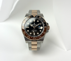 Rolex GMT-Master II 126711CHNR "Rootbeer" (2023) med få spor af håndtering, 9,5/10. Kommer som fuldt sæt: Bokse, omslag, certifikat, manualer og hangtag. Uret er omfattet af Rolex World Wide Garanti til 2028.