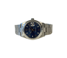 Rolex Date 15200 L-serie (1979) i stål på Oysterlænke med blå skive. Uret fremstår i god stand, 8.5/10. Kommer uden originalt tilbehør. 
Serienr: L956XXX
