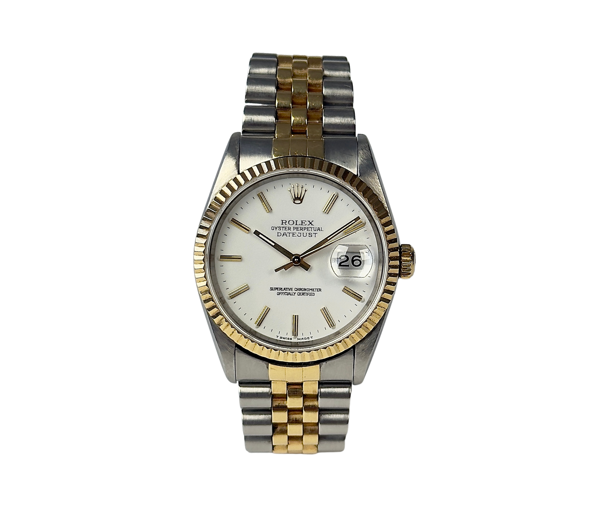 Rolex Datejust 16233 W-serie (1995) i guld og stål på Jubilee-lænke med riftet guldkrans. Uret fremstår i flot stand, 9/10, og er blevet serviceret i 2024. Kommer uden tilbehør.
Serienummer: W246XXX