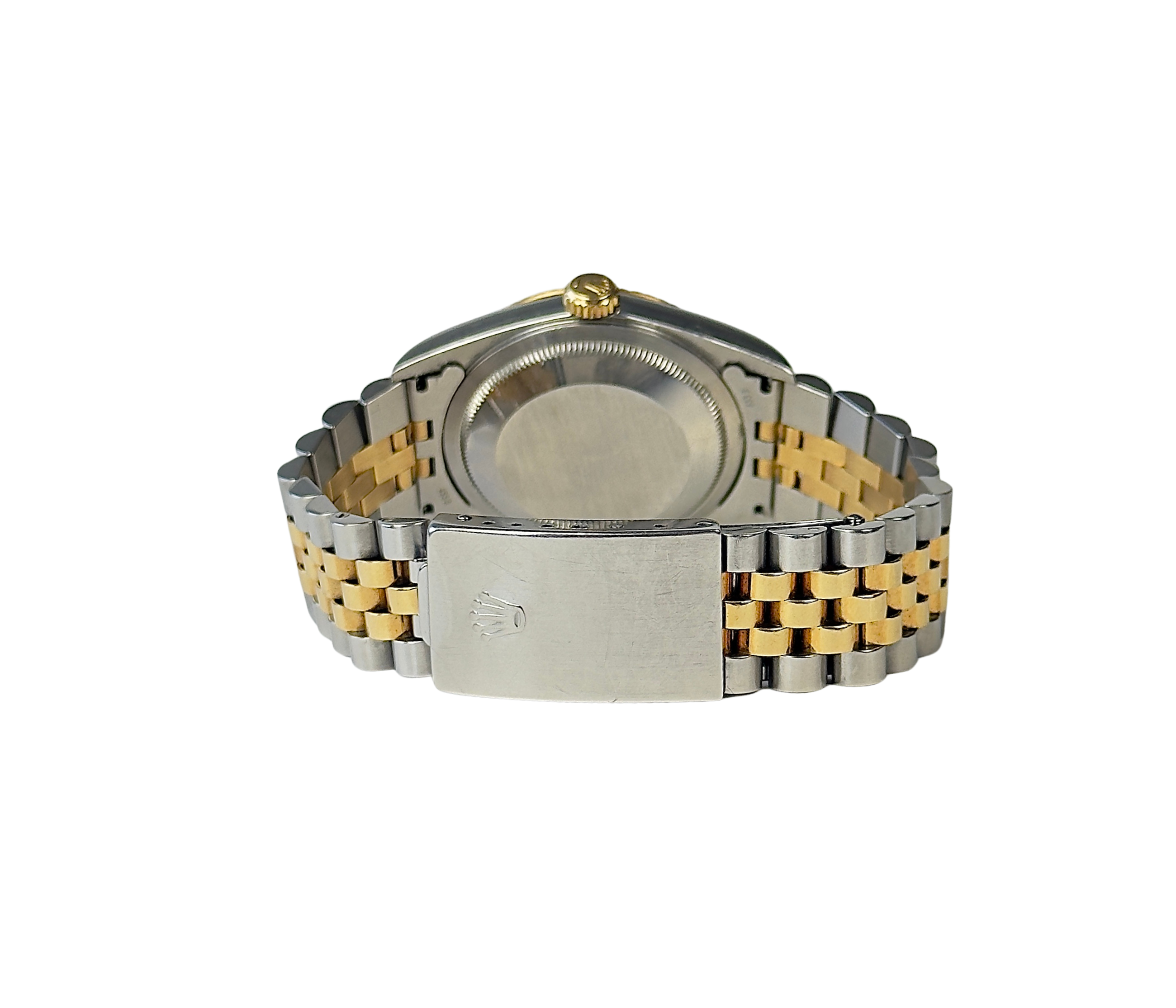 Rolex Datejust 16233 W-serie (1995) i guld og stål på Jubilee-lænke med riftet guldkrans. Uret fremstår i flot stand, 9/10, og er blevet serviceret i 2024. Kommer uden tilbehør.
Serienummer: W246XXX