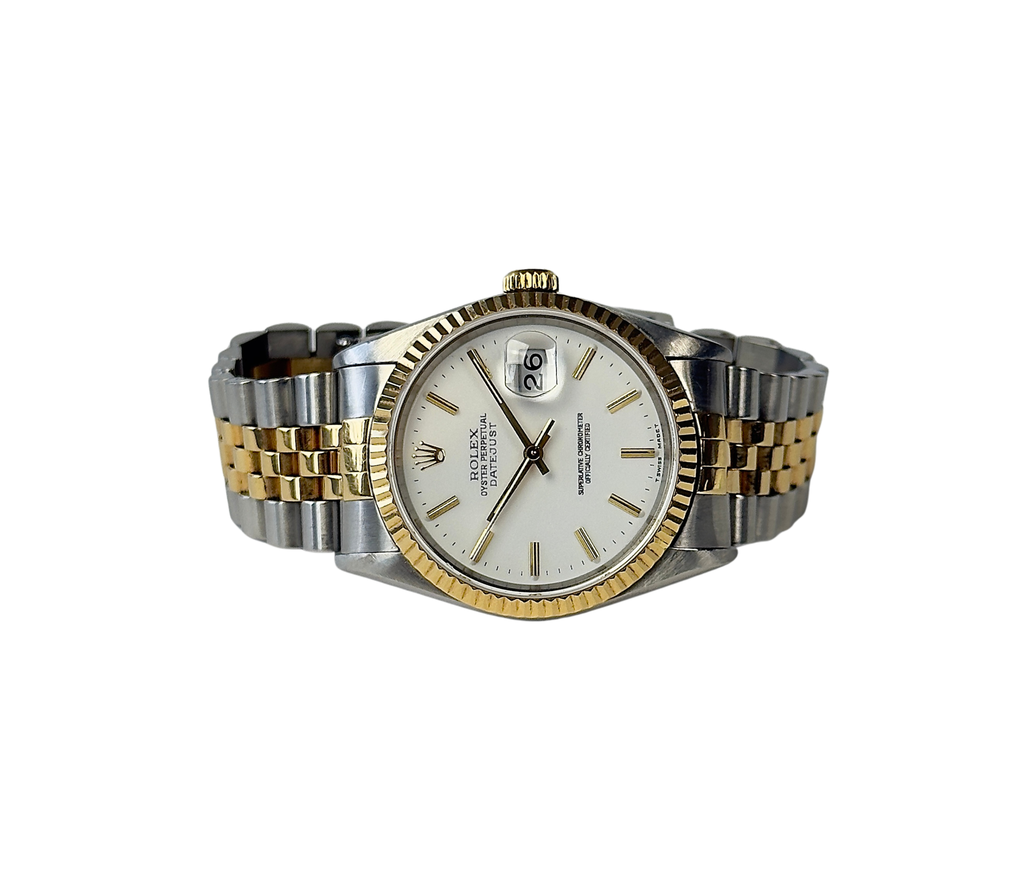 Rolex Datejust 16233 W-serie (1995) i guld og stål på Jubilee-lænke med riftet guldkrans. Uret fremstår i flot stand, 9/10, og er blevet serviceret i 2024. Kommer uden tilbehør.
Serienummer: W246XXX