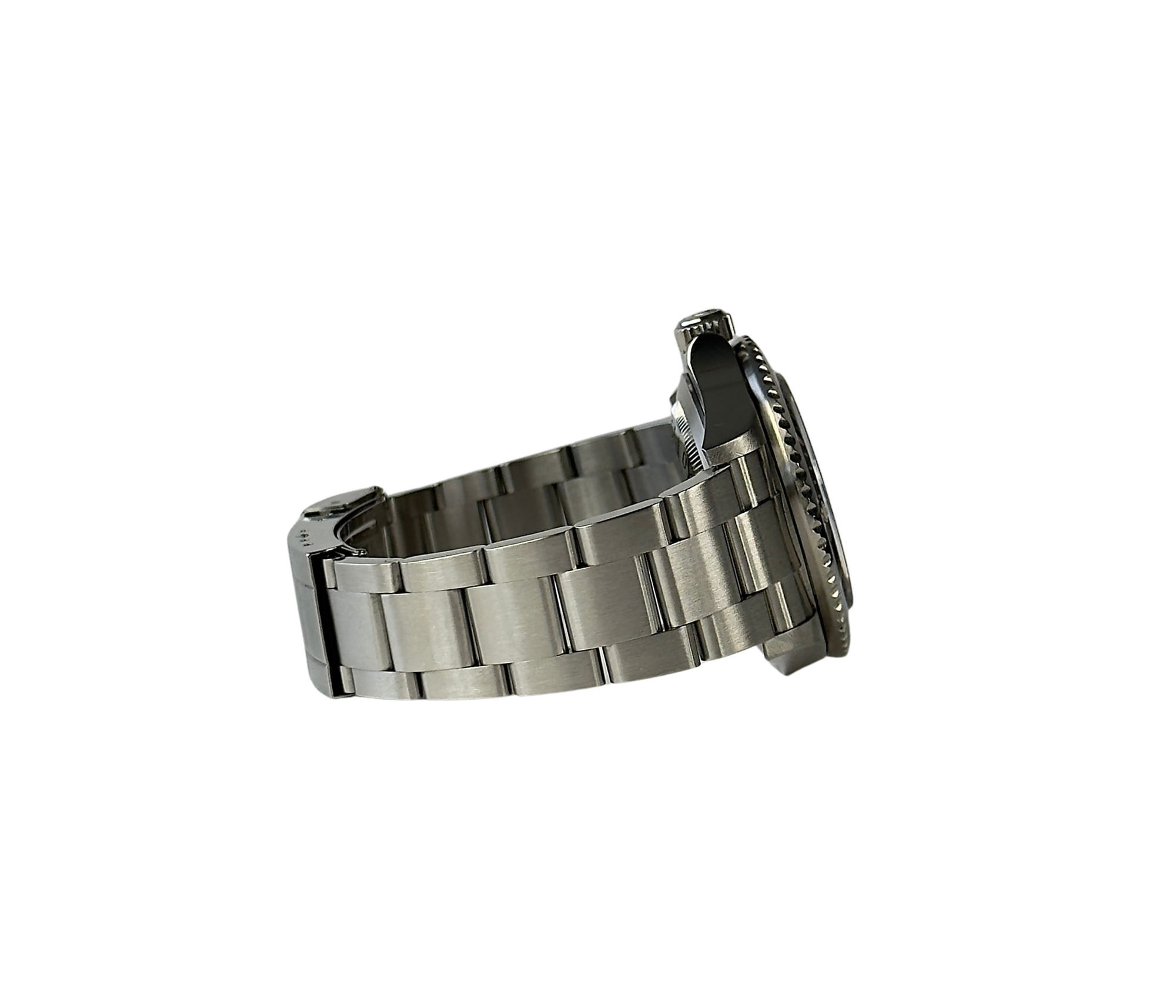 Rolex Sea-Dweller 16600 V-serie (2009) i stål. Uret fremstår i rigtig flot stand, 9.5/10. Eftertragtet modelår blandt samlere. Kommer som fuldt sæt: Bokse, certifikat, manualer, kortholder, tag og lænkeværktøj.