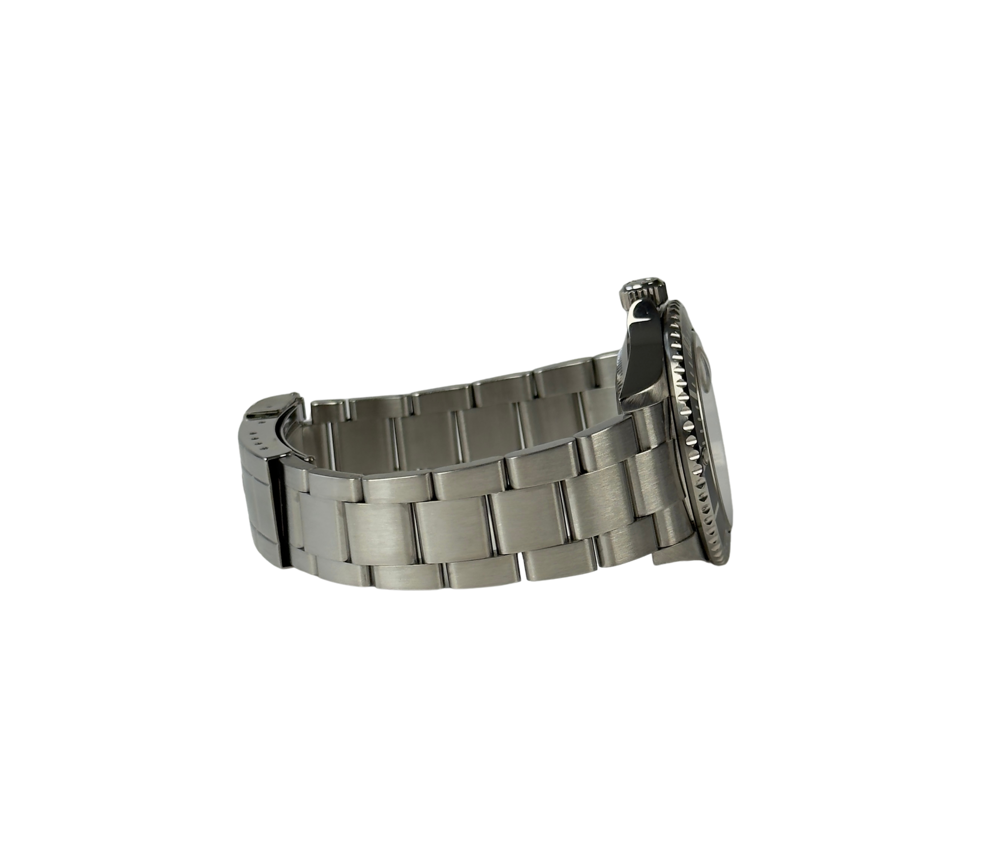 Rolex Submariner 16610 T V-serie (2009) solgt i 2010. Uret fremstår i flot stand, 9/10. Det måler 40 mm og er monteret på en Oysterlænke med sort aluminiumslynette. Kommer med bokse og certifikat.