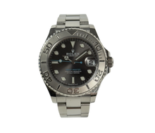 Rolex Yacht-Master 268622 (2022) i stål og platin. Uret måler 37 millimeter. Fremstår i alm. stand med brugsspor. Kommer som fuldt sæt: Bokse, omslag, certifikat, manualer og hangtag. Uret er omfattet af Rolex World Wide Garanti til 2027.