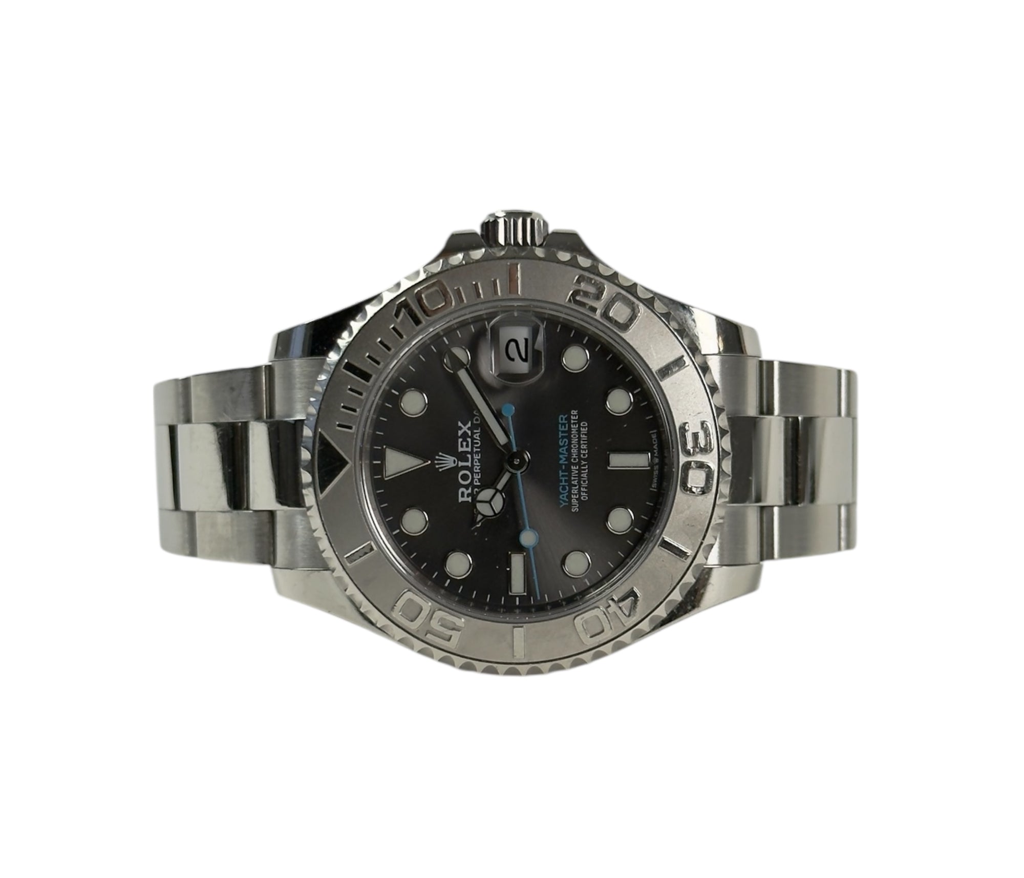 Rolex Yacht-Master 268622 (2022) i stål og platin. Uret måler 37 millimeter. Fremstår i alm. stand med brugsspor. Kommer som fuldt sæt: Bokse, omslag, certifikat, manualer og hangtag. Uret er omfattet af Rolex World Wide Garanti til 2027.