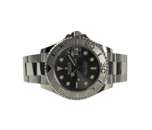 Rolex Yacht-Master 268622 (2022) i stål og platin. Uret måler 37 millimeter. Fremstår i alm. stand med brugsspor. Kommer som fuldt sæt: Bokse, omslag, certifikat, manualer og hangtag. Uret er omfattet af Rolex World Wide Garanti til 2027.