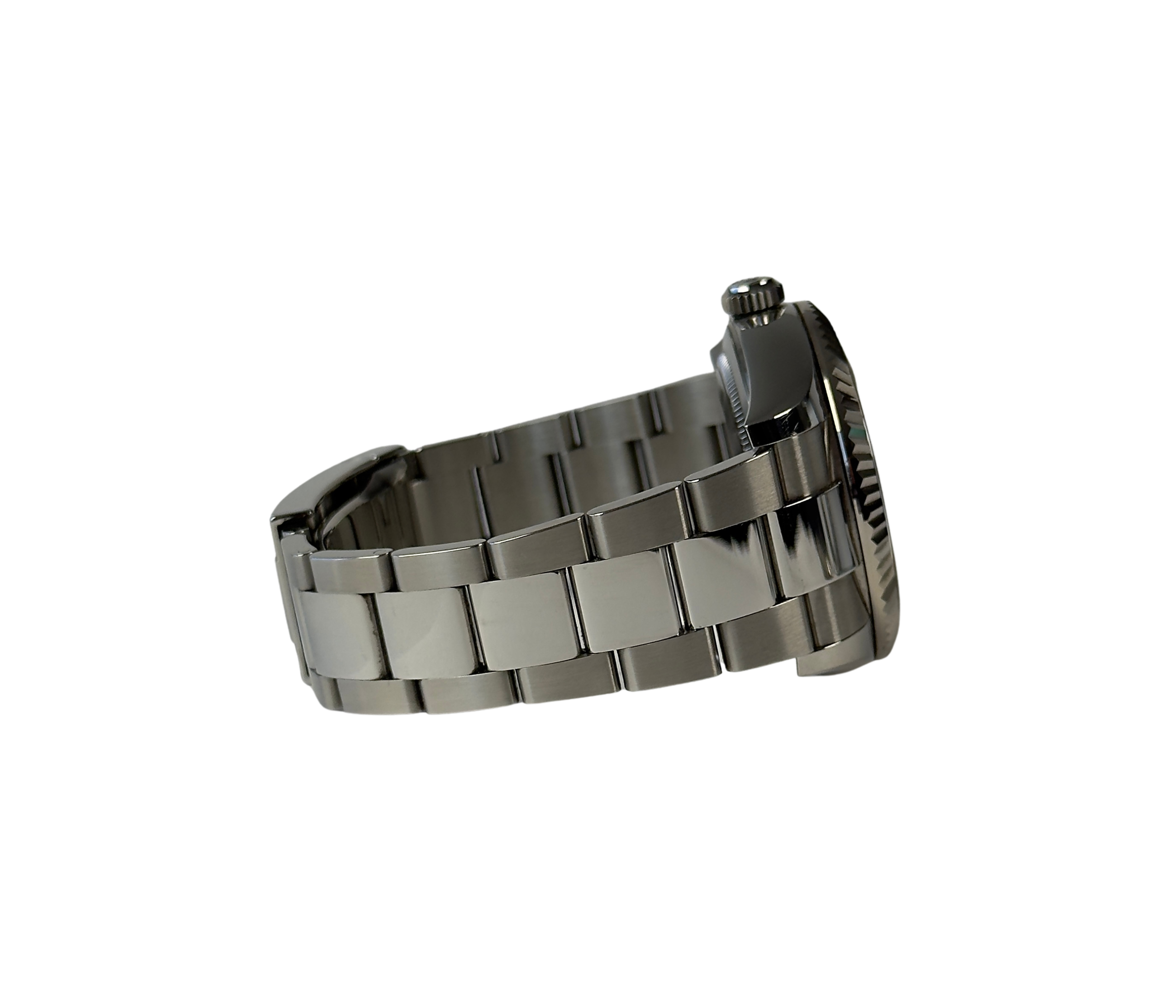 Rolex Sky-Dweller 336934 (2023) på Oysterlænke med riftet hvidguldskrans og Mint Green skive. Uret fremstår i god stand med mindre brugsspor, 8.5/10. Kommer som fuldt sæt: bokse, certifikat, manualer og hangtag. Uret er omfattet af Rolex World Wide Garanti til 2028.