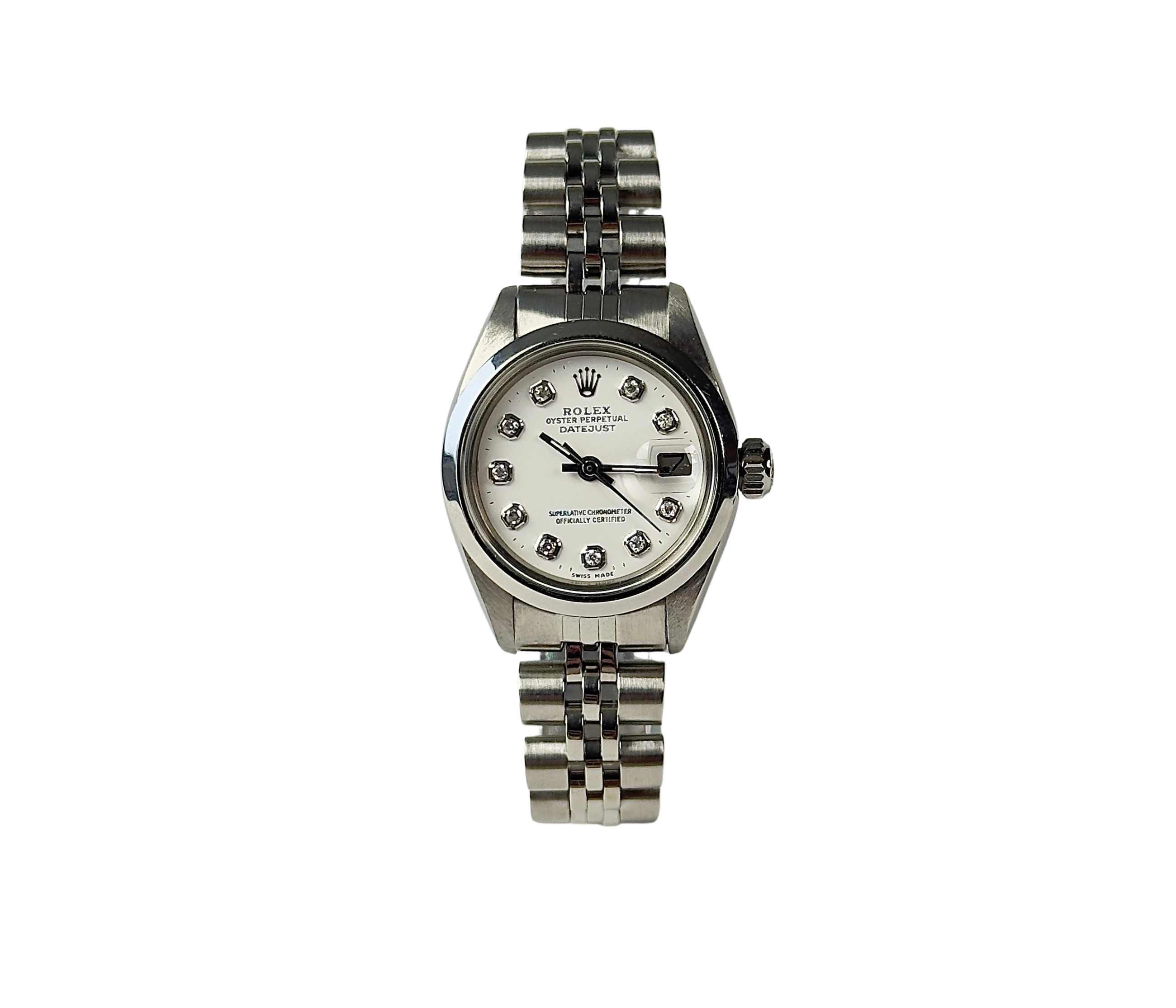 Rolex Datejust 6917 (1978) i stål med diamantindeks. Uret er nyserviceret og fremstår i god alm. stand. Kommer med boks, yderboks, manualer, kortholder og hangtag.
Serienummer: 56*****
