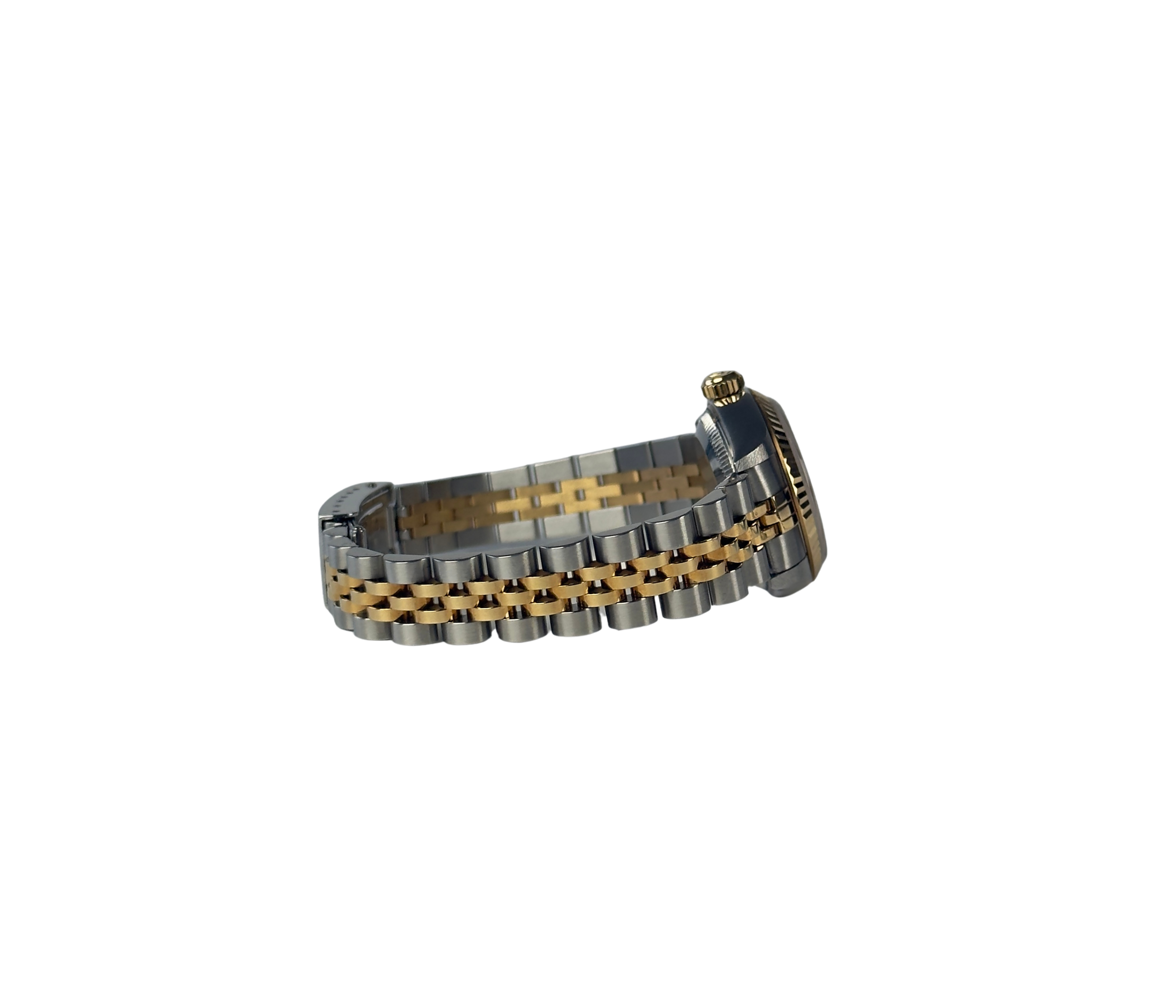 Rolex Datejust 79173 (2002) i guld og stål. Dette klassiske dame Datejust i 26 mm har en champagne Tapestry skive, jubileelænke og safirglas. Lænke uden stræk. Uret fremstår i rigtig flot stand, 9/10. Et utrolig flot og feminint ur, der er den perfekte kombination af ur og smykke. 