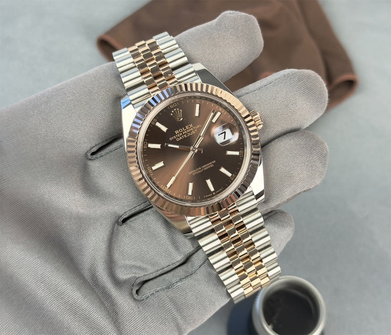 Rolex Datejust 126331 i rosaguld/stål på Jubilee-lænke og med riflet krans. Super stand. Fuldt sæt.