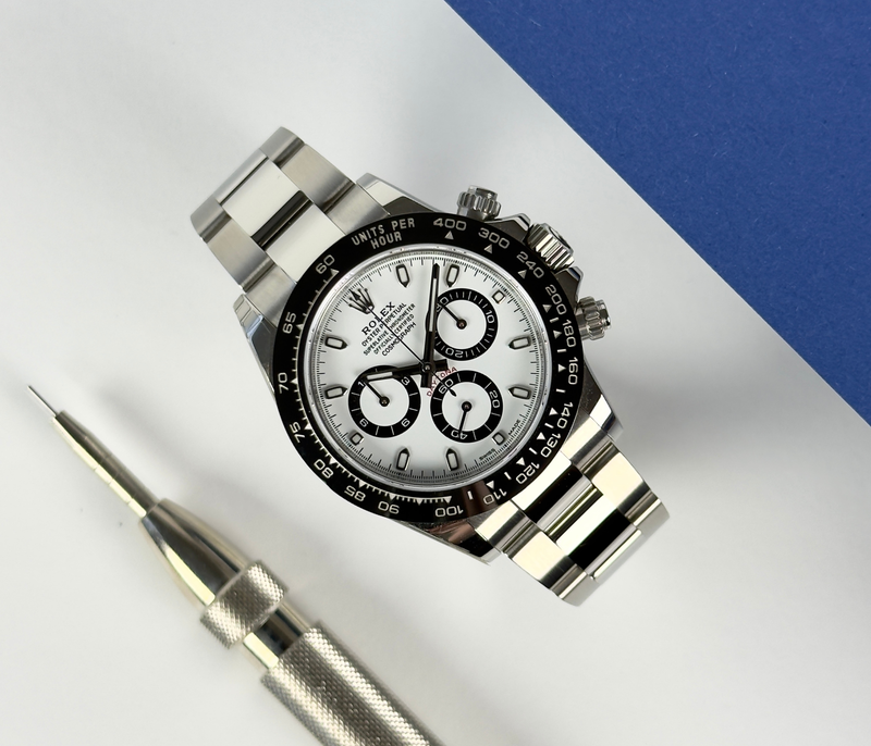 Rolex Daytona 116500LN stående frontvisning med hvid skive i mint stand komplet sæt.