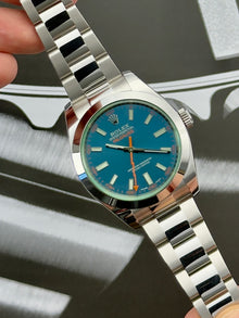 Rolex Milgauss 116400GV stående frontvisning i mint stand med sticker og komplet sæt