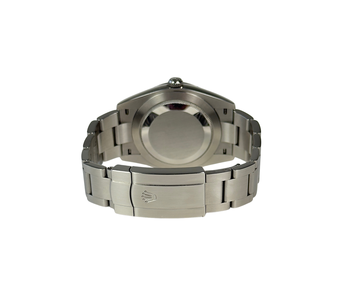 Rolex Oyster Perpetual 124300 41 mm (2023) i stål på Oysterlænke med sort skive. Uret fremstår i god alm. stand med mindre brugsspor, 8.5/10. Kommer som fuldt sæt: Bokse, certifikat, manualer, hangtag, whitetag og købskvittering fra dansk AD.
Uret er omfattet af Rolex World Wide Garanti til juni 2028.