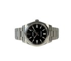 Rolex Oyster Perpetual 124300 41 mm (2023) i stål på Oysterlænke med sort skive. Uret fremstår i god alm. stand med mindre brugsspor, 8.5/10. Kommer som fuldt sæt: Bokse, certifikat, manualer, hangtag, whitetag og købskvittering fra dansk AD.
Uret er omfattet af Rolex World Wide Garanti til juni 2028.