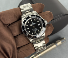 Rolex Sea-dweller 16600 (2009) i stål. Uret er nyserviceret og fremstår i super flot stand. Kommer som komplet sæt: Bokse, certifikat, booklets, manualer, tags mv.