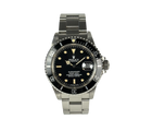 Rolex Submariner 16800 (1984). Flot ensartet cremet patinering af indeks og visere. Fremstår i rigtig god stand. Kommer med boks, yderboks og certifikat.