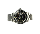 Rolex Submariner 16800 (1984). Flot ensartet cremet patinering af indeks og visere. Fremstår i rigtig god stand. Kommer med boks, yderboks og certifikat.