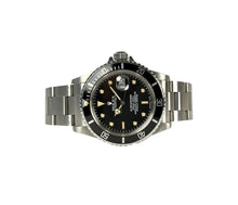 Rolex Submariner 16800 (1984). Flot ensartet cremet patinering af indeks og visere. Fremstår i rigtig god stand. Kommer med boks, yderboks og certifikat.