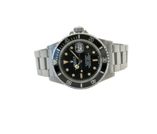 Rolex Submariner 16800 fra 1984 liggende frontvisning med boks og certifikat i super god stand
