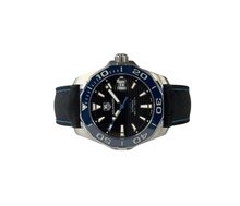 TAG Heuer Aquaracer WAY211B i stål med canvasrem. Uret fremstår i flot stand og er nyserviceret. Kommer med boks og certifikat. Kommer med 2 års garanti.