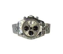 Tudor Oysterdate Chronograph 79180 (2007) i stål på Jubileelænke. Uret fremstår med brugsspor og kan let poleres for nyt udtryk. Det kommer med bokse, certifikat, maunal og holder. 