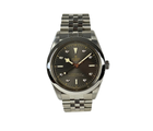 Tudor Black Bay 41 Anthracite diamonds M79680-0004 (2023) i stål med diamantindeks. Uret fremstår i mint stand med minimale håndteringsspor. Kommer som fuldt sæt: Bokse, certifikat, manualer og pouch. Uret er omfattet af Tudor World Wide Garanti til juni 2028.