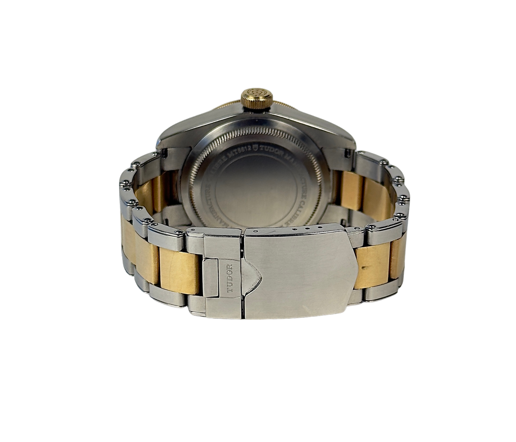 Tudor Black Bay M79733N (2017) i guld og stål. Uret måler 41 mm og fremgår i brugt stand med brugsspor. Kommer med boks, nato-rem, ekstra led samt original købskvittering fra dansk forhandler.