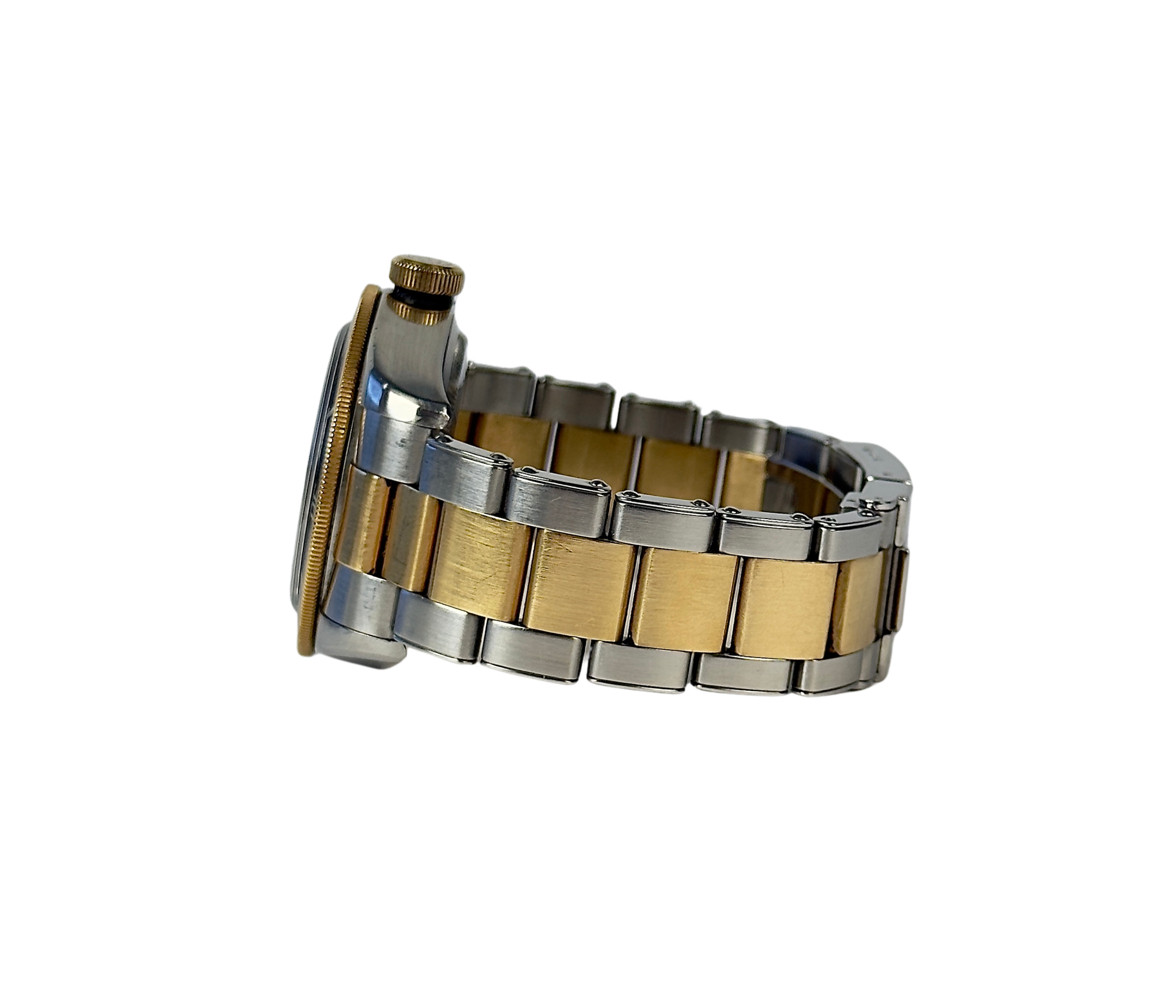 Tudor Black Bay M79733N (2017) i guld og stål. Uret måler 41 mm og fremgår i brugt stand med brugsspor. Kommer med boks, nato-rem, ekstra led samt original købskvittering fra dansk forhandler.