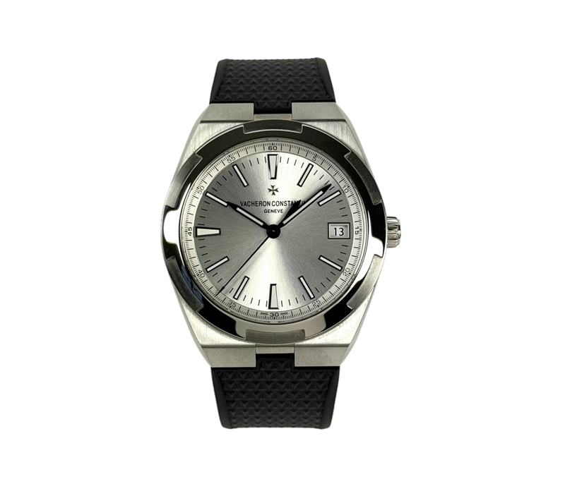 Vacheron Constantin Overseas 4500V/110A-B126 (2023) i stål med sølvskive. Uret kommer med ubrugt stållænke og læderrem samt gummirem m. VC-foldespænde. Fremstår i rigtig god stand med få brugsspor. Kommer som komplet sæt: Bokse, certifikat, remme/lænke og tags. Udvidet VC-garanti til 2032. 